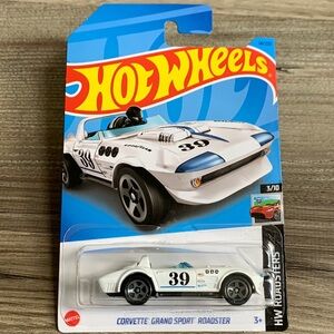 Hot Wheels Chevrolet Corvette Grand Sport Roadster Hotwheels Chevy Race Car New